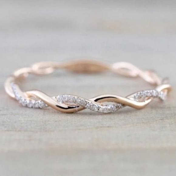Jewelry - New 18k Rose Gold Diamond Twist Halo Ring, cute Ring, shiny Ring.